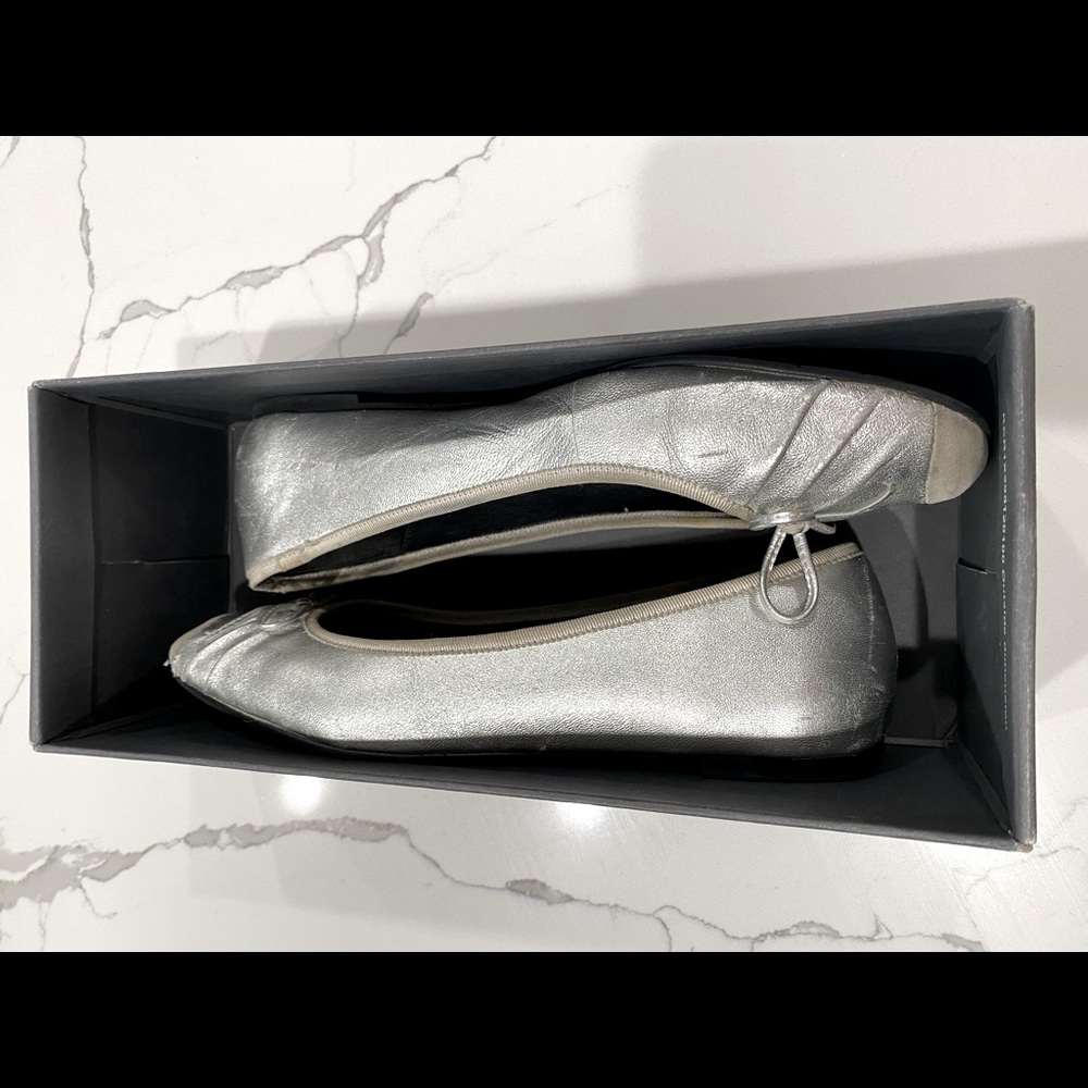 Kenneth Cole Reaction Silver Ballet Flats Size 7